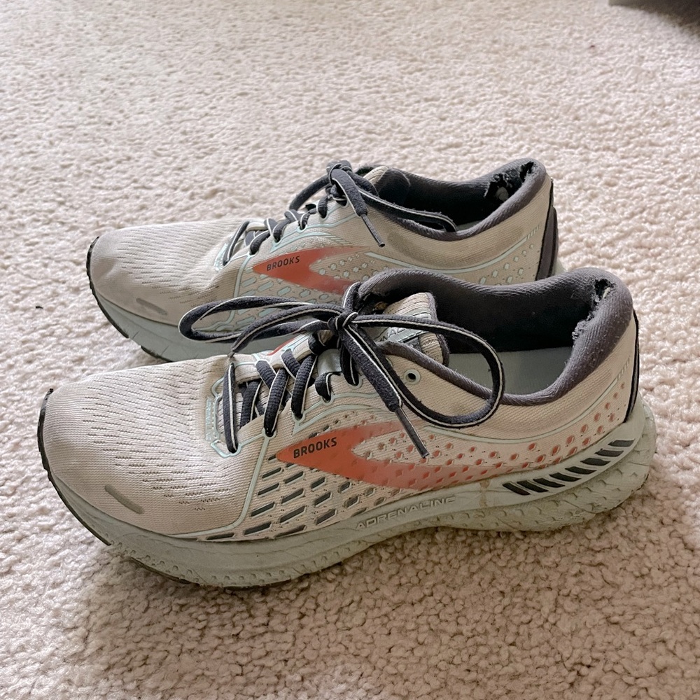Brooks Adrenaline GTS 21 Running Shoe